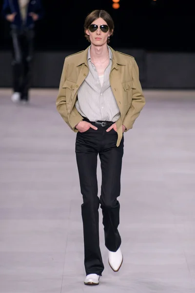 Look 18